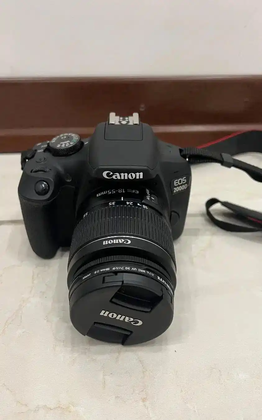 دوربین کنون 2000D دست دو