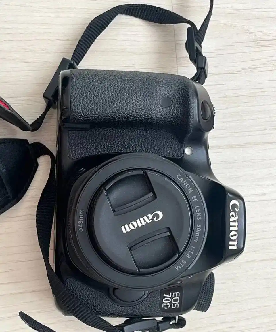 دوربین کنون ۷۰ دی دست دو