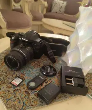 دوربین نیمه حرفه ای nikon D5200 دست دوم