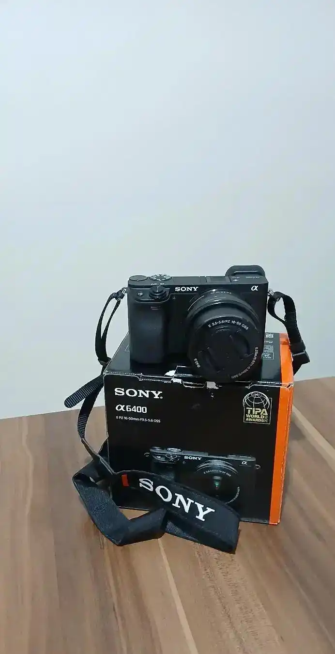 دوربین سونی A6400 دست دو