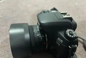 دوربین کنن 77d زیر ۱۰۰۰ شات نو دست دوم