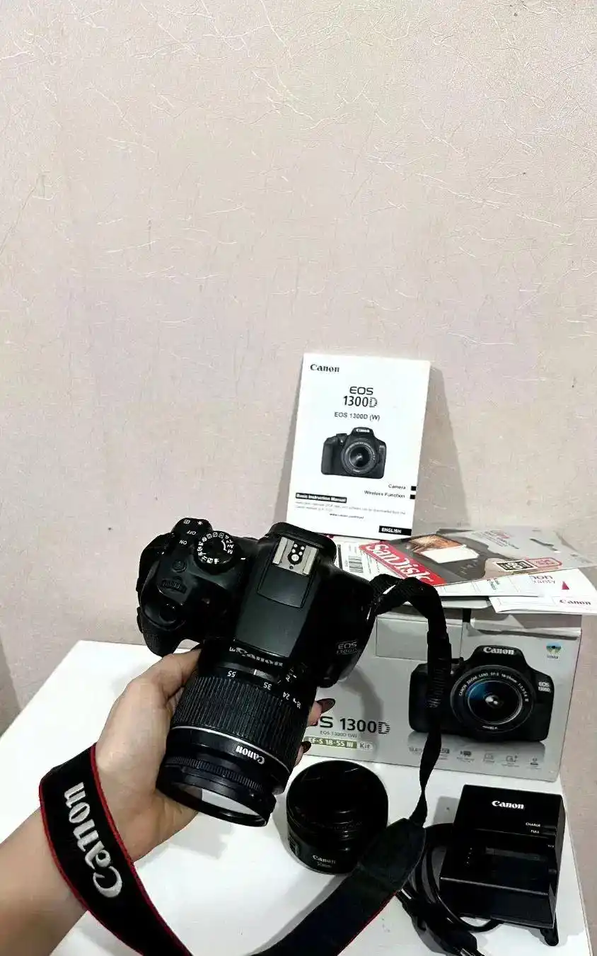 دوربین کنون canon 1300D دست دو