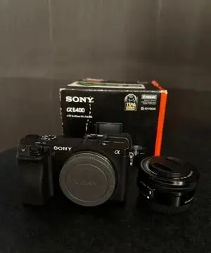 دوربین sony A۶۴۰۰ با لنز mm۵۰۱۶ در حد نو دست دوم
