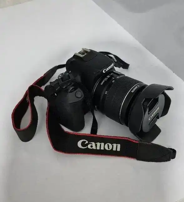 Canon 250d دوربین دست دو