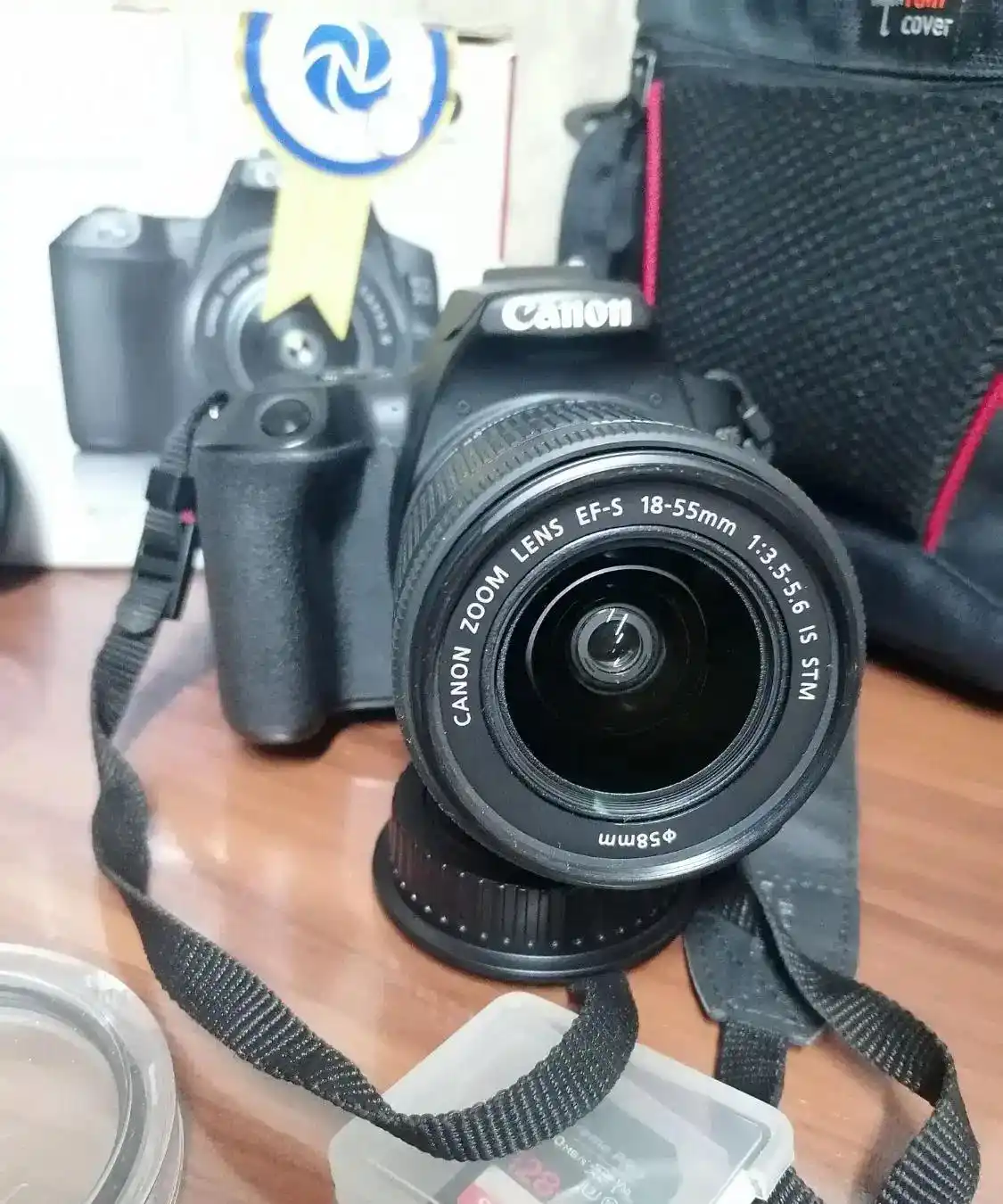 دوربین کنون 250D دست دو