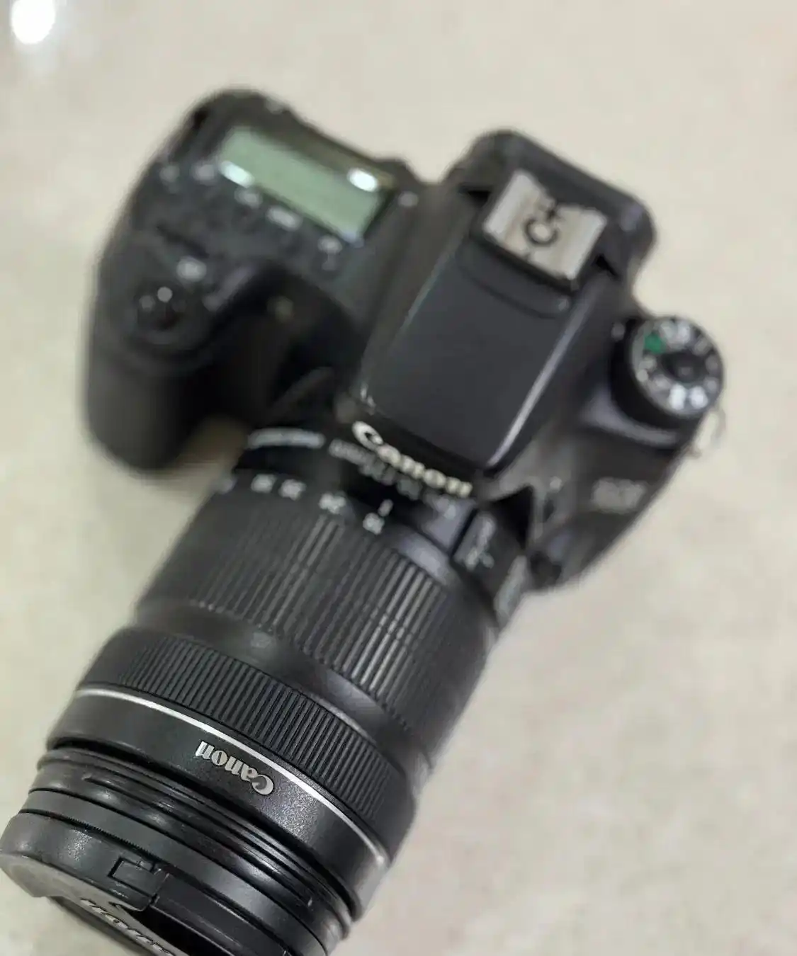 دوربین ۷۰ دی کنون دست دو