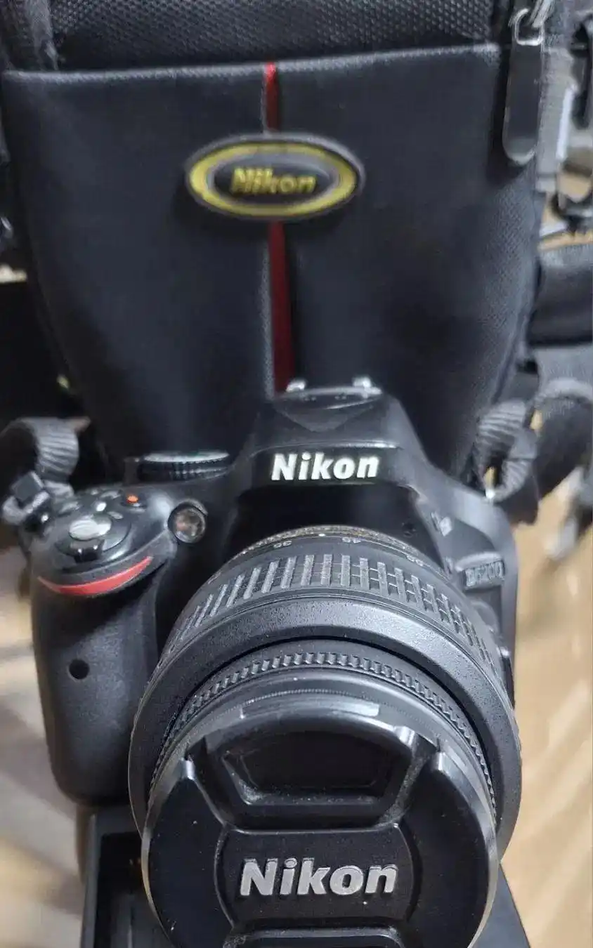 نیکون D5200 دست دو