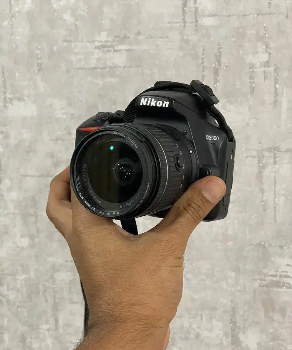دوربین نیکون 3500D دست دو