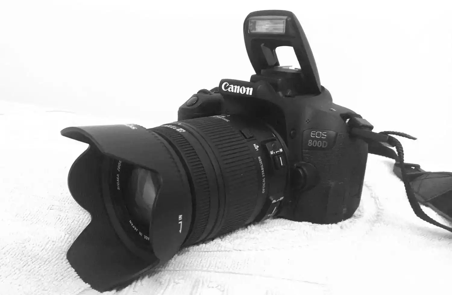 دوربین canon  کیفیت بسیار بالا با پک کامل دست دو