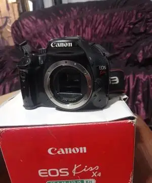 دوربین حرفه ای کانن kiss x4 دست دوم