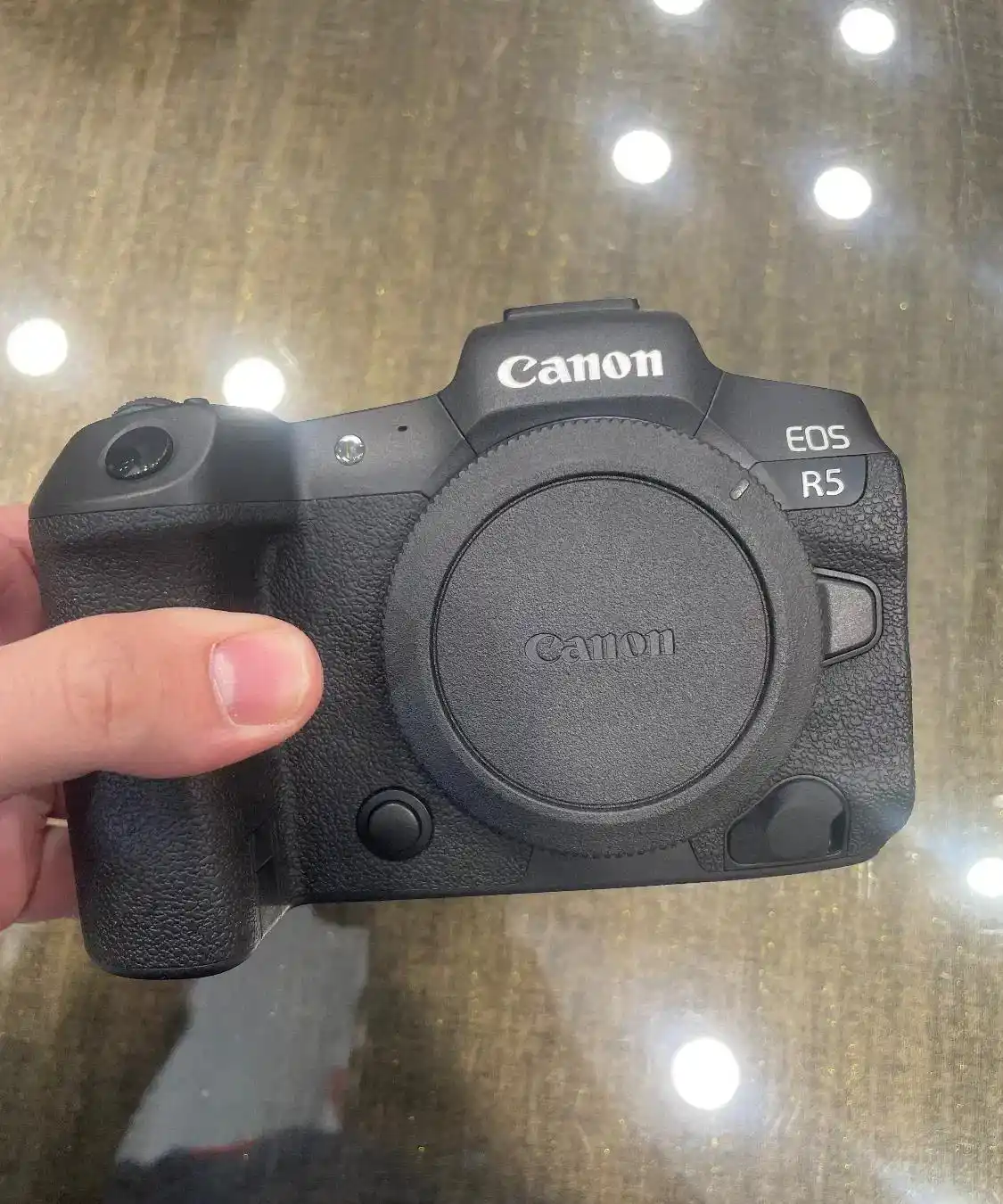 دوربین کانن R5 دست دو