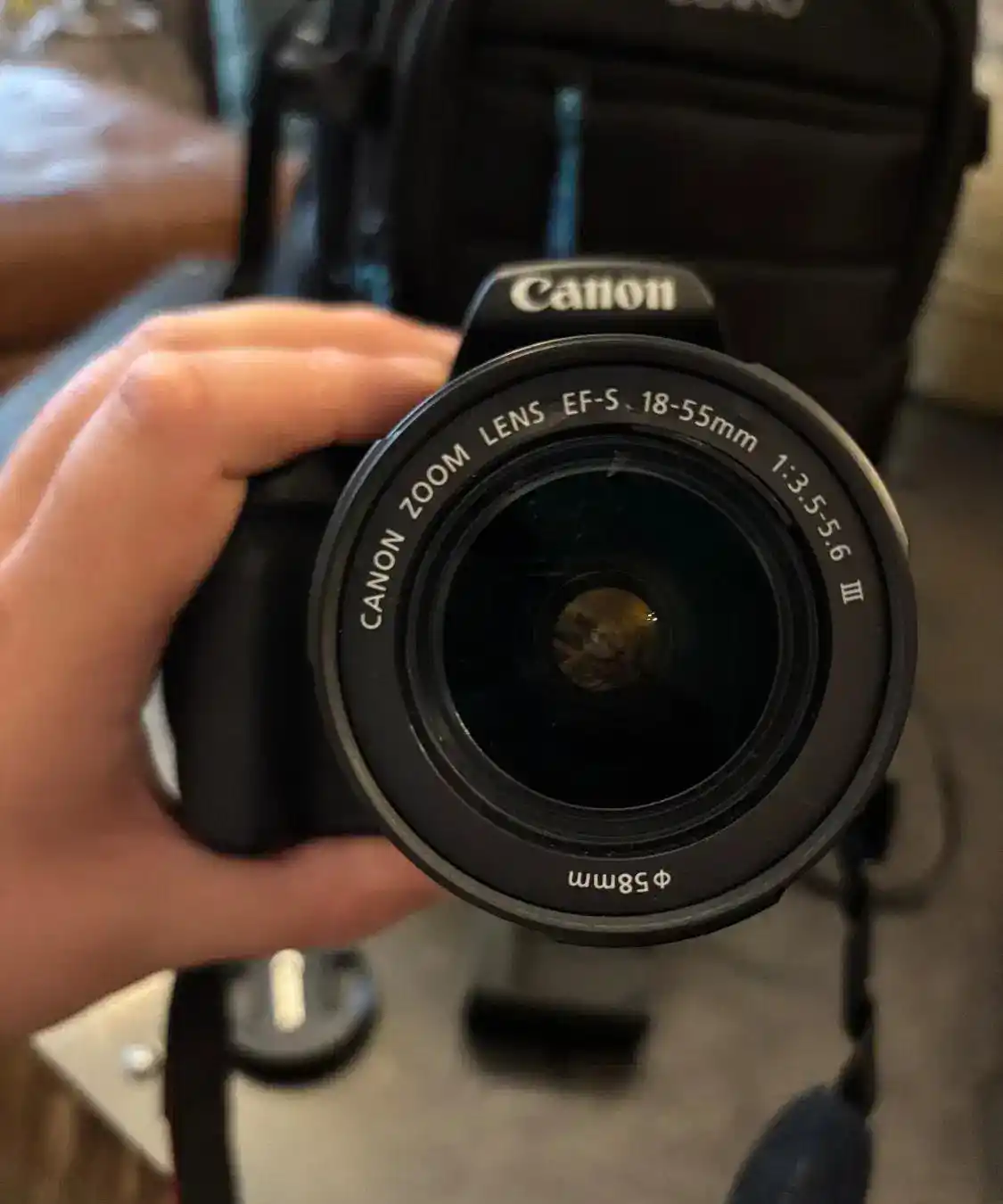 دوربین کنون (کانون) ۲۰۰۰ دی canon 2000D دست دو