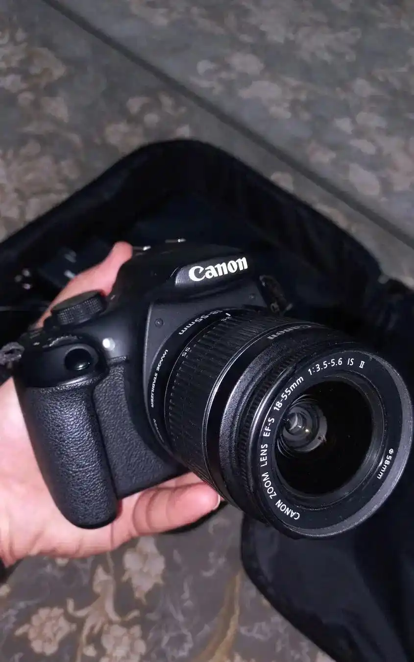 Canon EOS 1200D دست دو