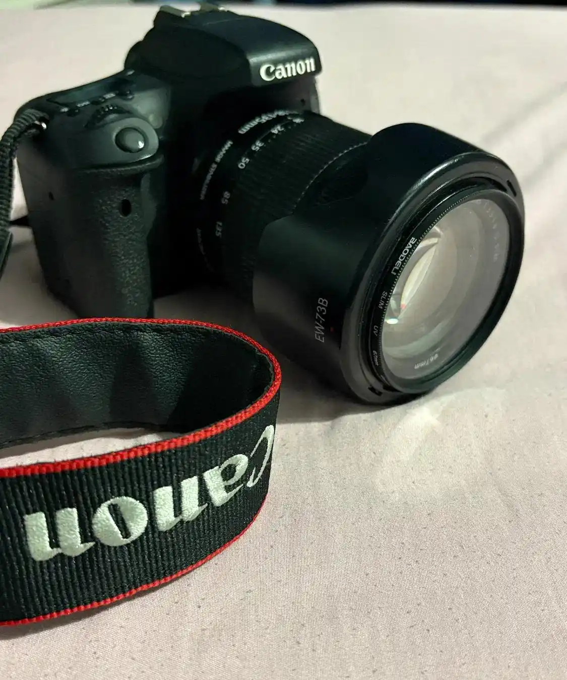 دوربین حرفه ایی همراه با لنز 18-135 دست دو