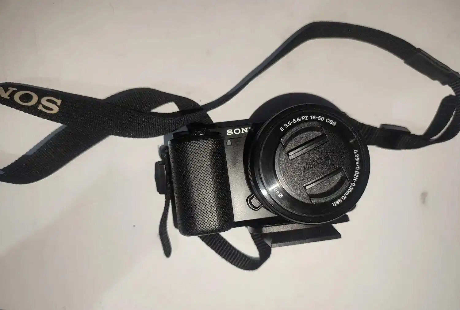 دوربین عکاسی سونی zv-e10 در حد نو دست دو