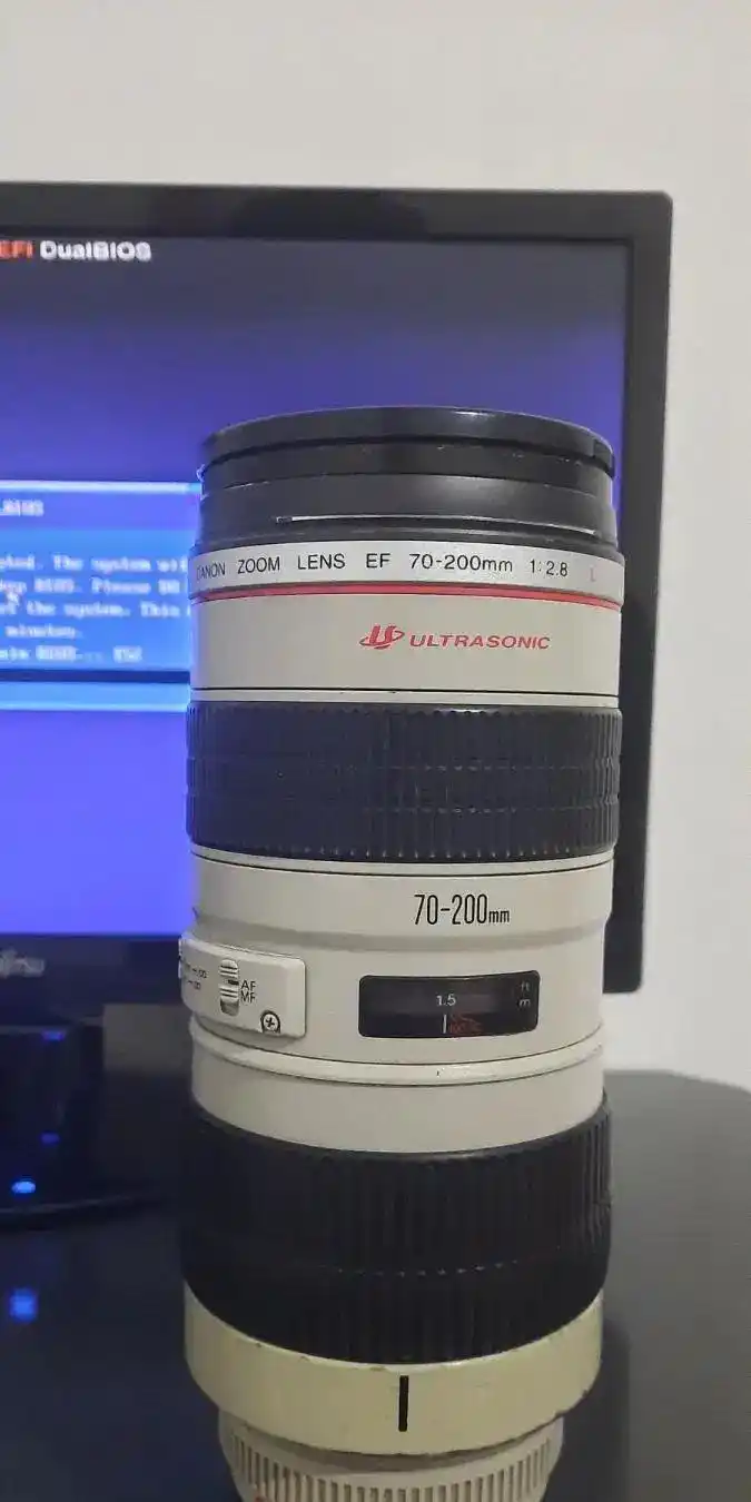 لنز دوربین کنون ۷۰ ۲۰۰ f2.8 دست دو