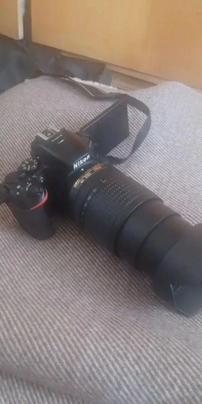 دوربین نیکونD5600 دست دو