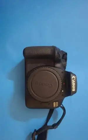 کانن EOS4000D‌، تمیز با ۴۰۰۰ شات و کیف دست دوم