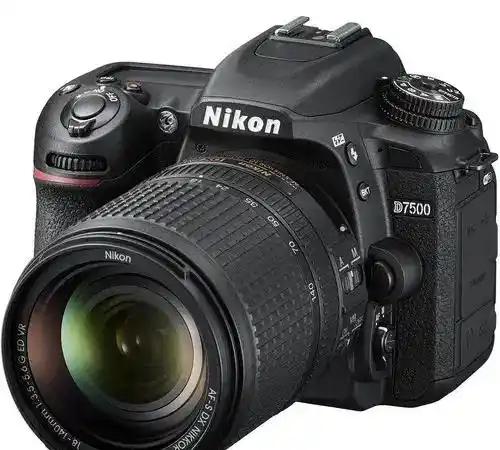 دوربین Nikon D 7500 Kit 18 - 140 mm f/3.5 5.6 دست دو