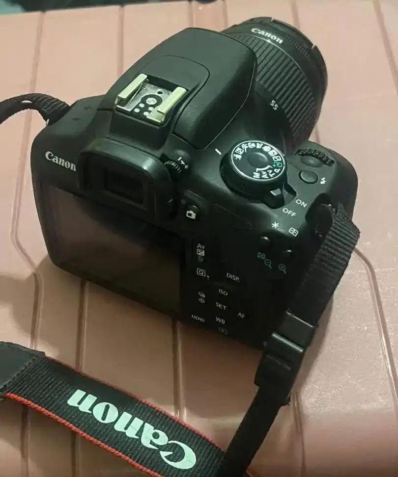 دوربین عکاسی کنون 1200 d دست دو