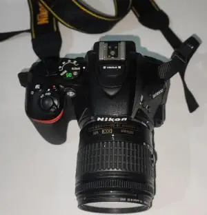 دوربین نیکون ۵۶۰۰ لنز ۱۸ ۵۵ خانگی دست دوم