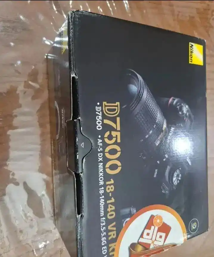 دوربین حرفه ای نیکون D7500 دست دو