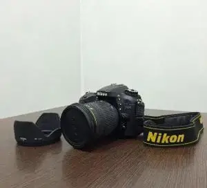 دوربین نیکون d7200 با لنز ۱۸-۱۴۰ با کیف و رم دست دوم