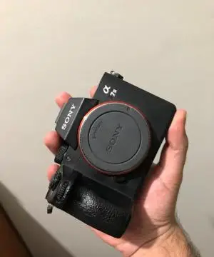 دوربین سون  A 7 iii (الفا ۷مارک ۳) با لنز ۵۰اف۱.۸ دست دوم