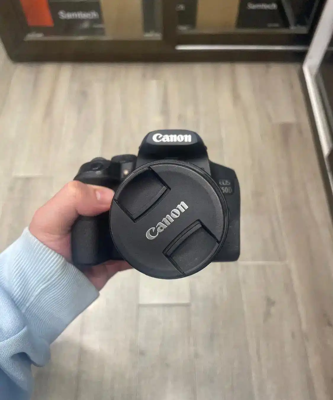 دوربین کانن 850D دست دو