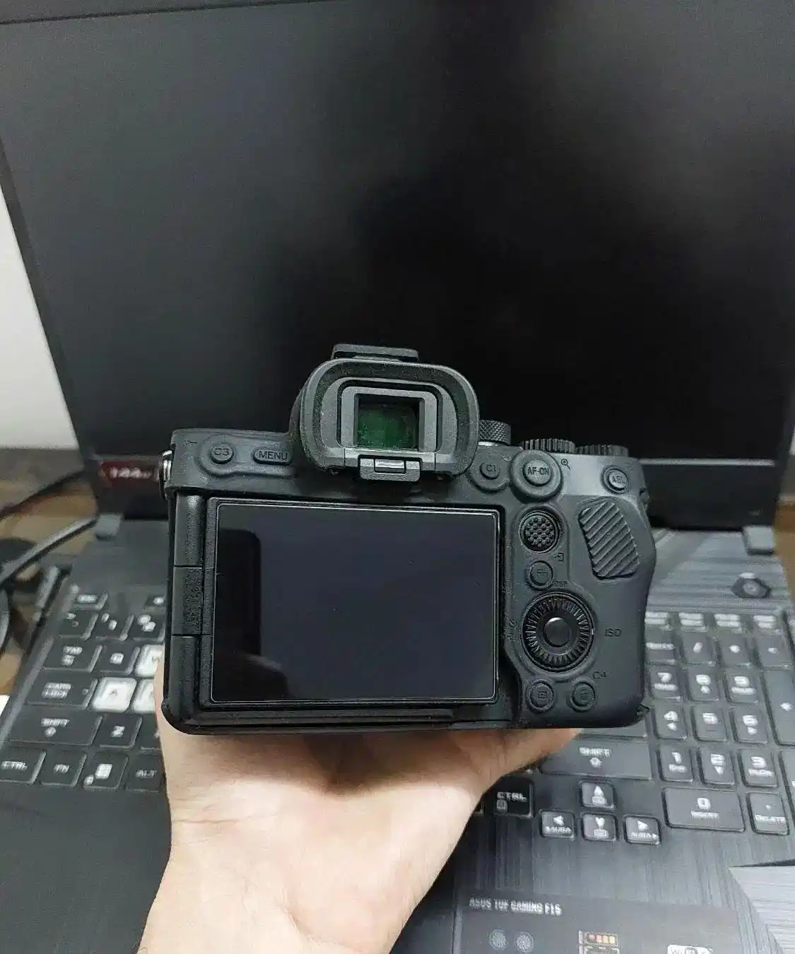 sony a7 iv body دست دو