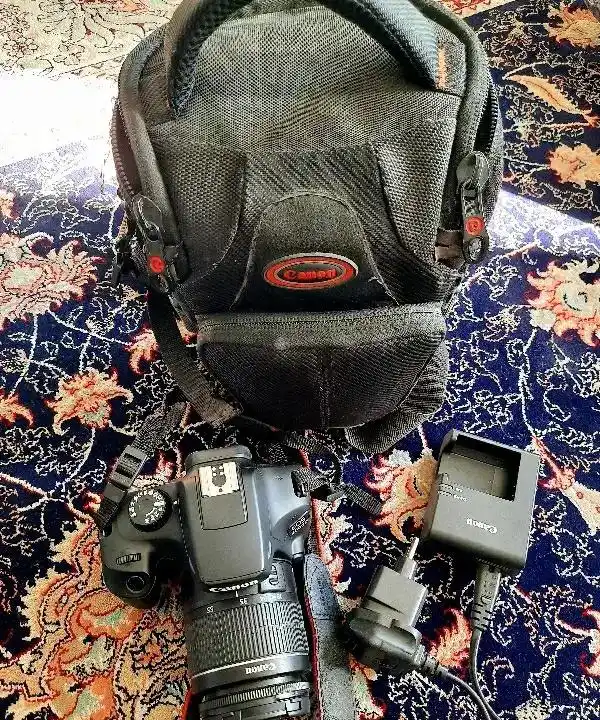 دوربین کنون D4000 دست دو