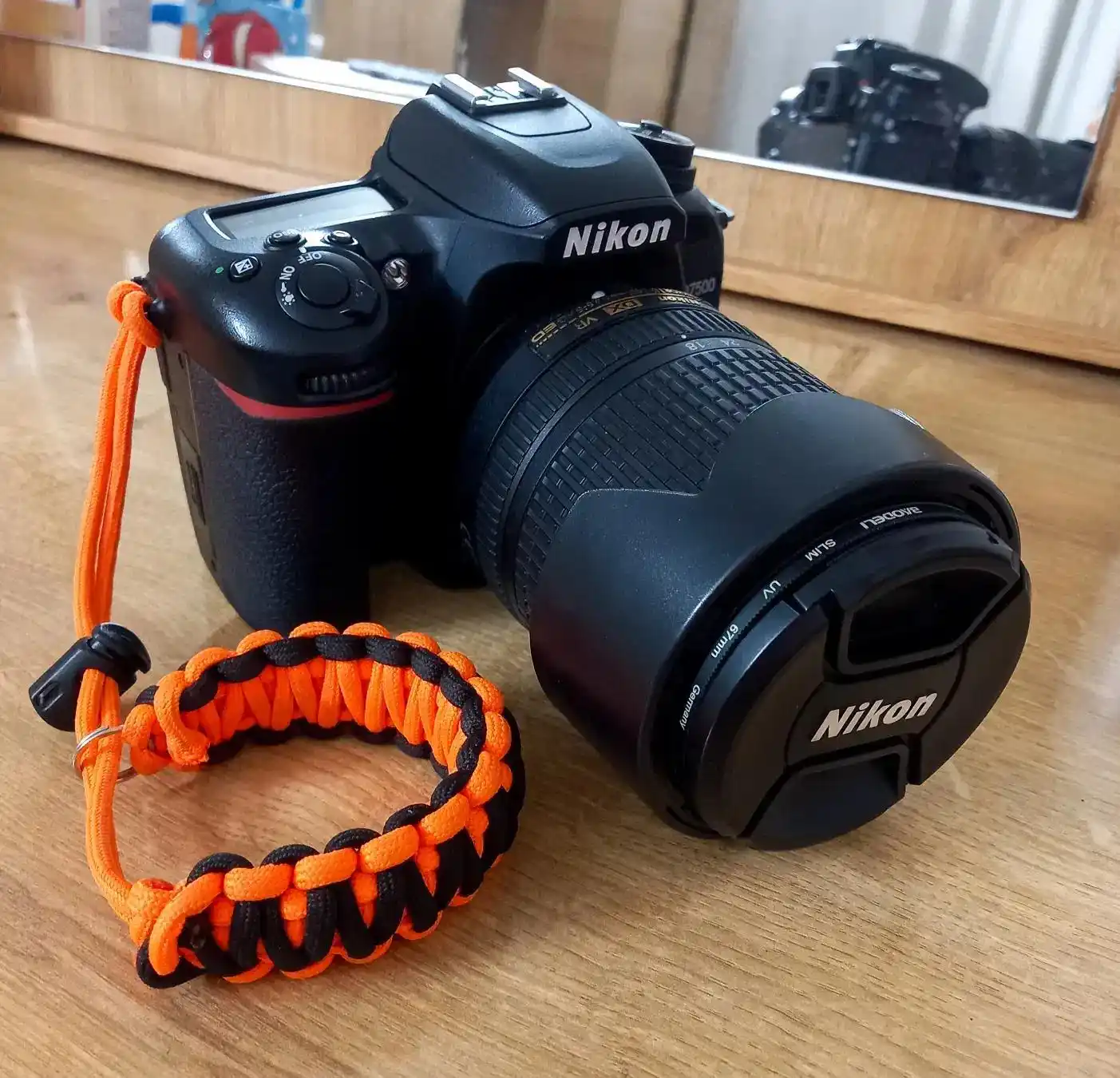 دوربین نیکون D7500 دست دو