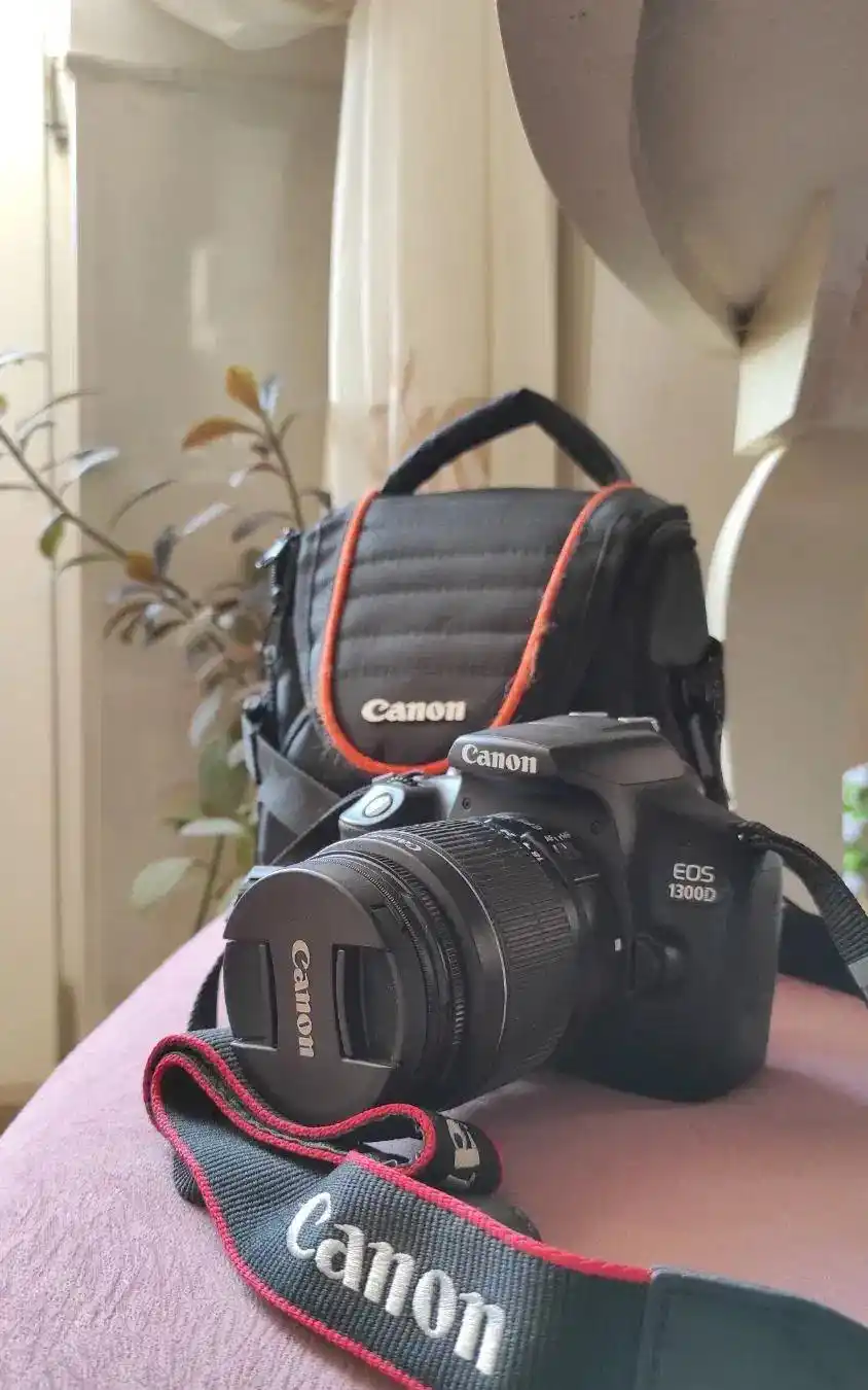 دوربین Canon 1300D دست دو