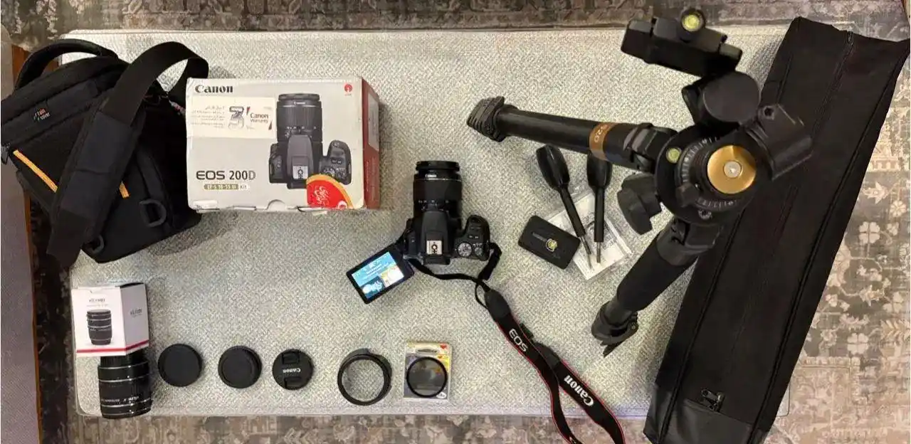 دوربین canon EOS 200D دست دو