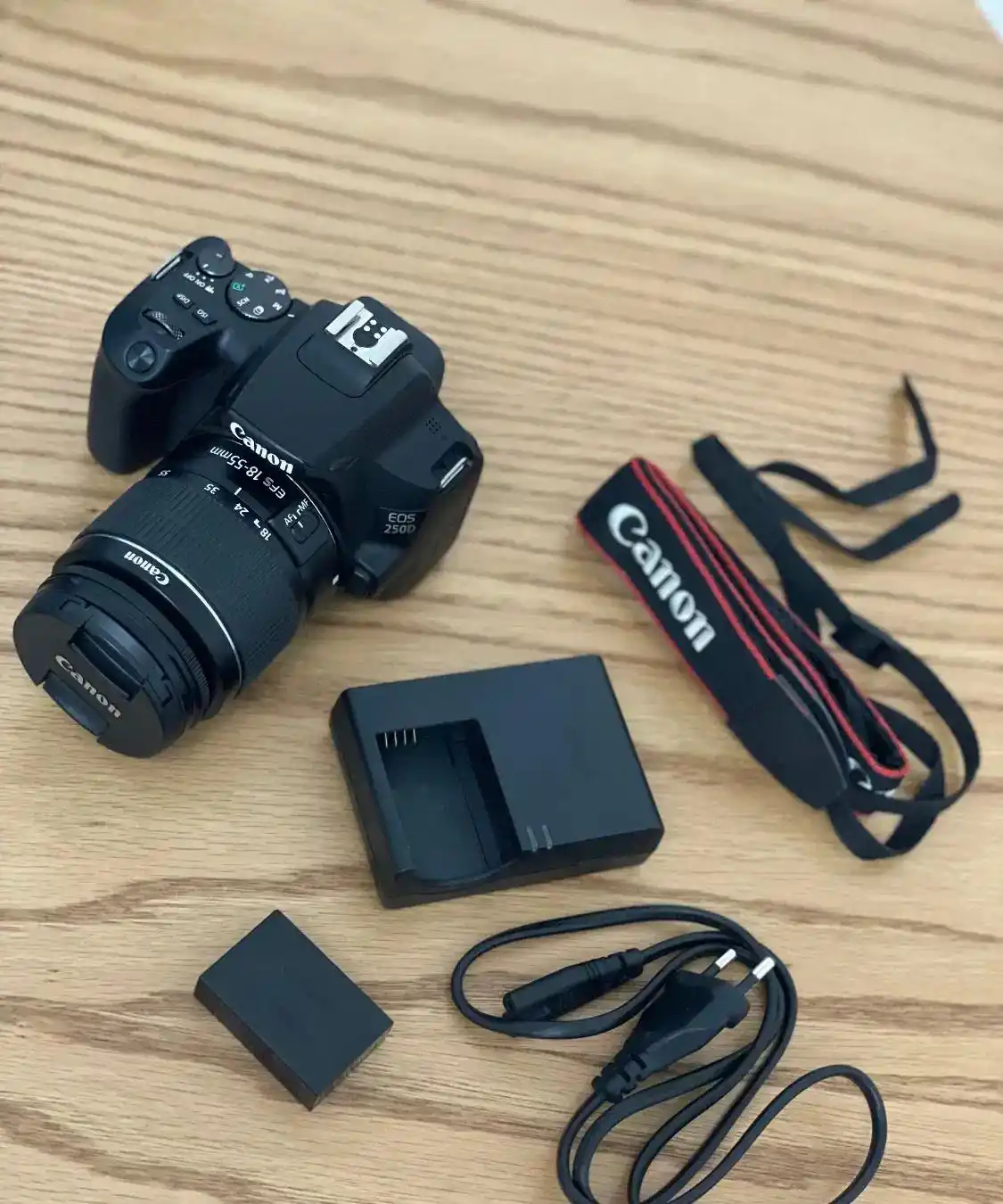 دوربین کنون ۲۵۰ d لنز ۵۵-۱۸ دست دو