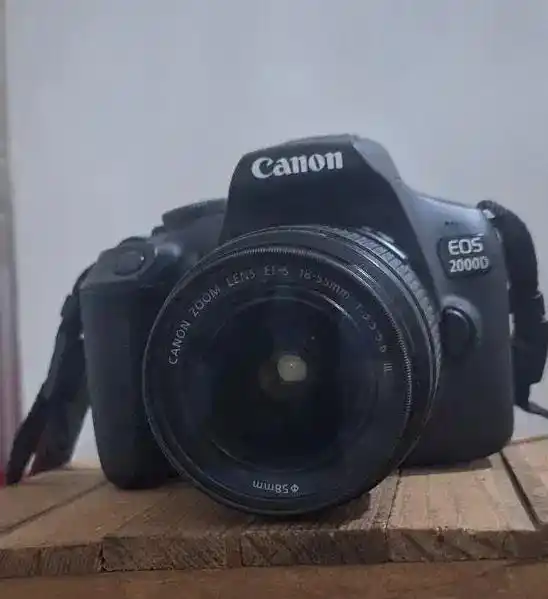 دوربین canoon 2000D دست دو