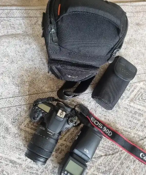 دوربین کنون ۹۰d دست دو