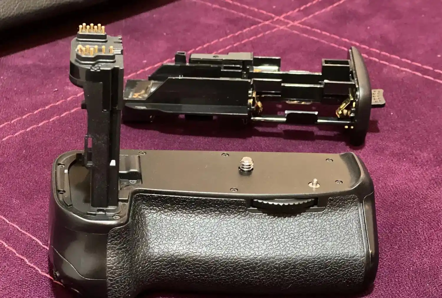 گریپ باطری دوربین کنون ۹۰ دی نو نو بدون استفاده دست دو