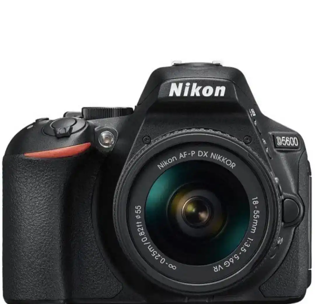 دوربین نیکون ۵۶۰۰ دست دو