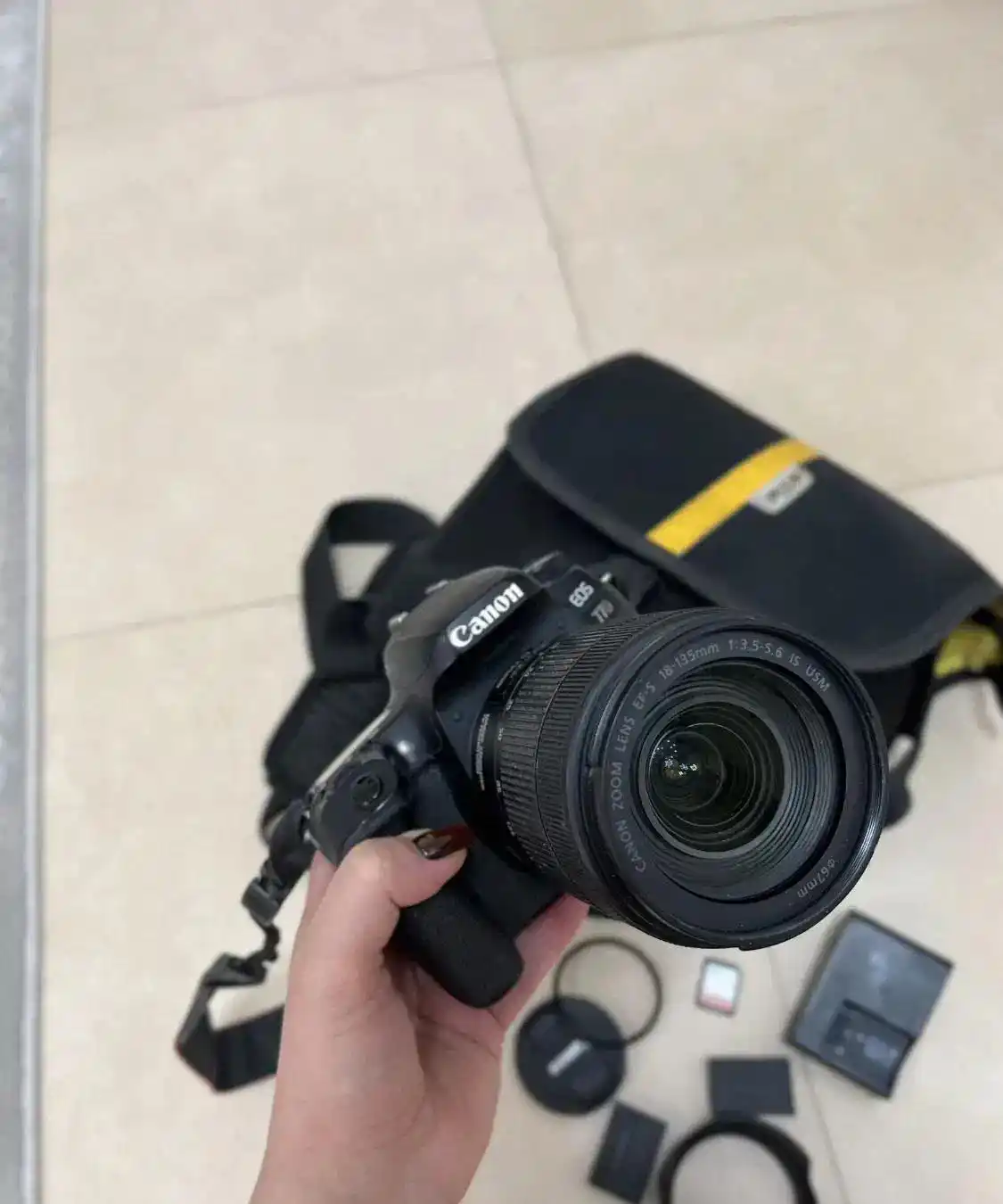 دوربین کنان۷۷d دست دو