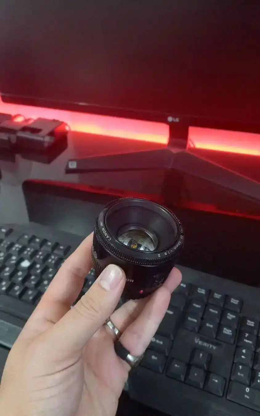 لنز ۵۰ اف ۱.۸ کانن -  50mm f1.8 canon دست دو