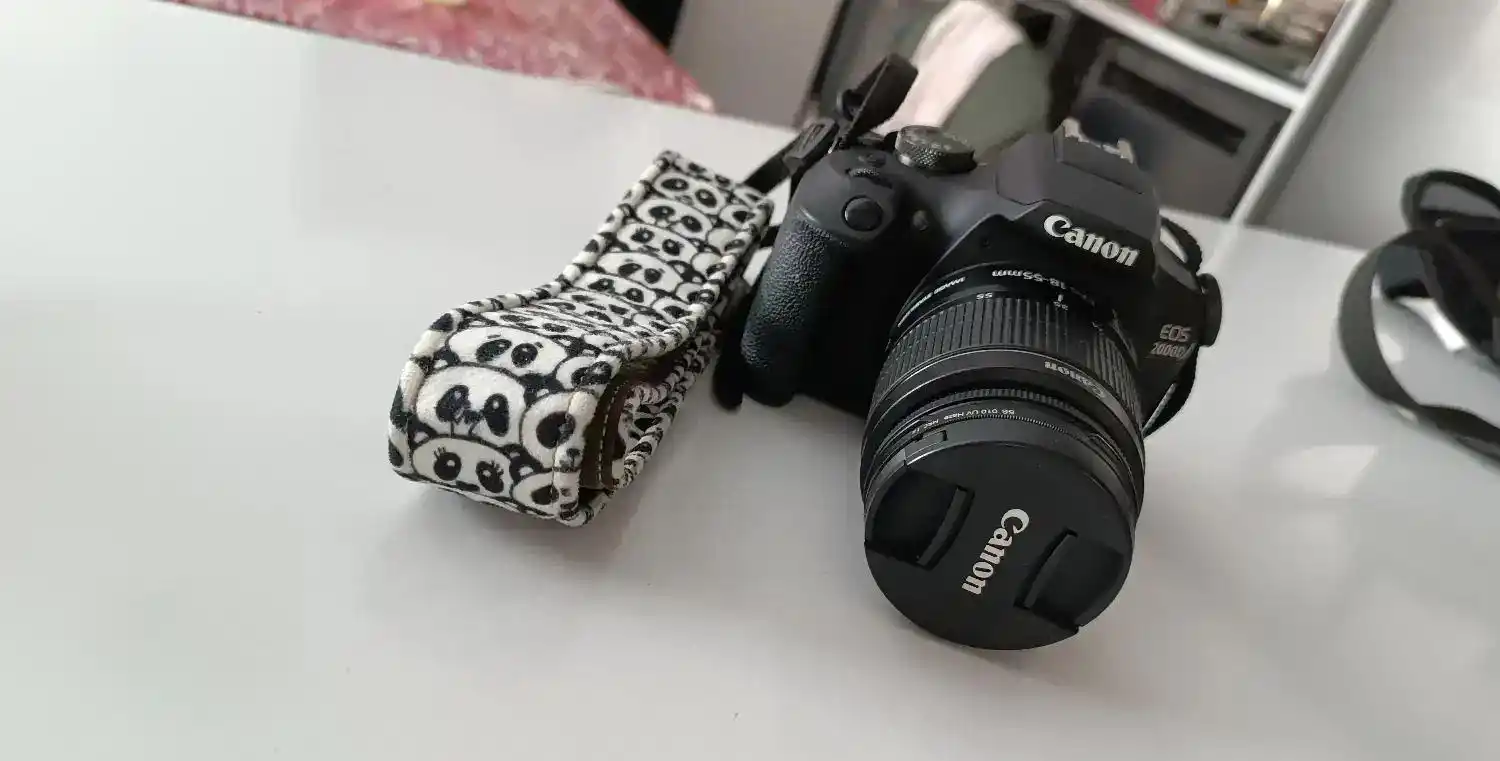 دوربین canon2000D دست دو