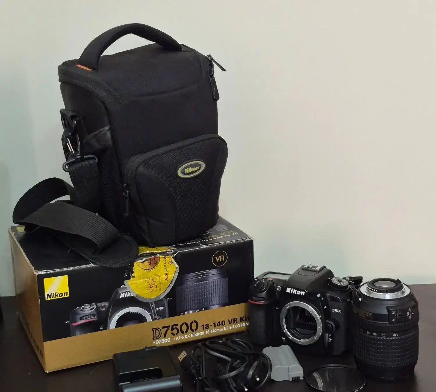 دوربین عکاسی D7500 دست دو