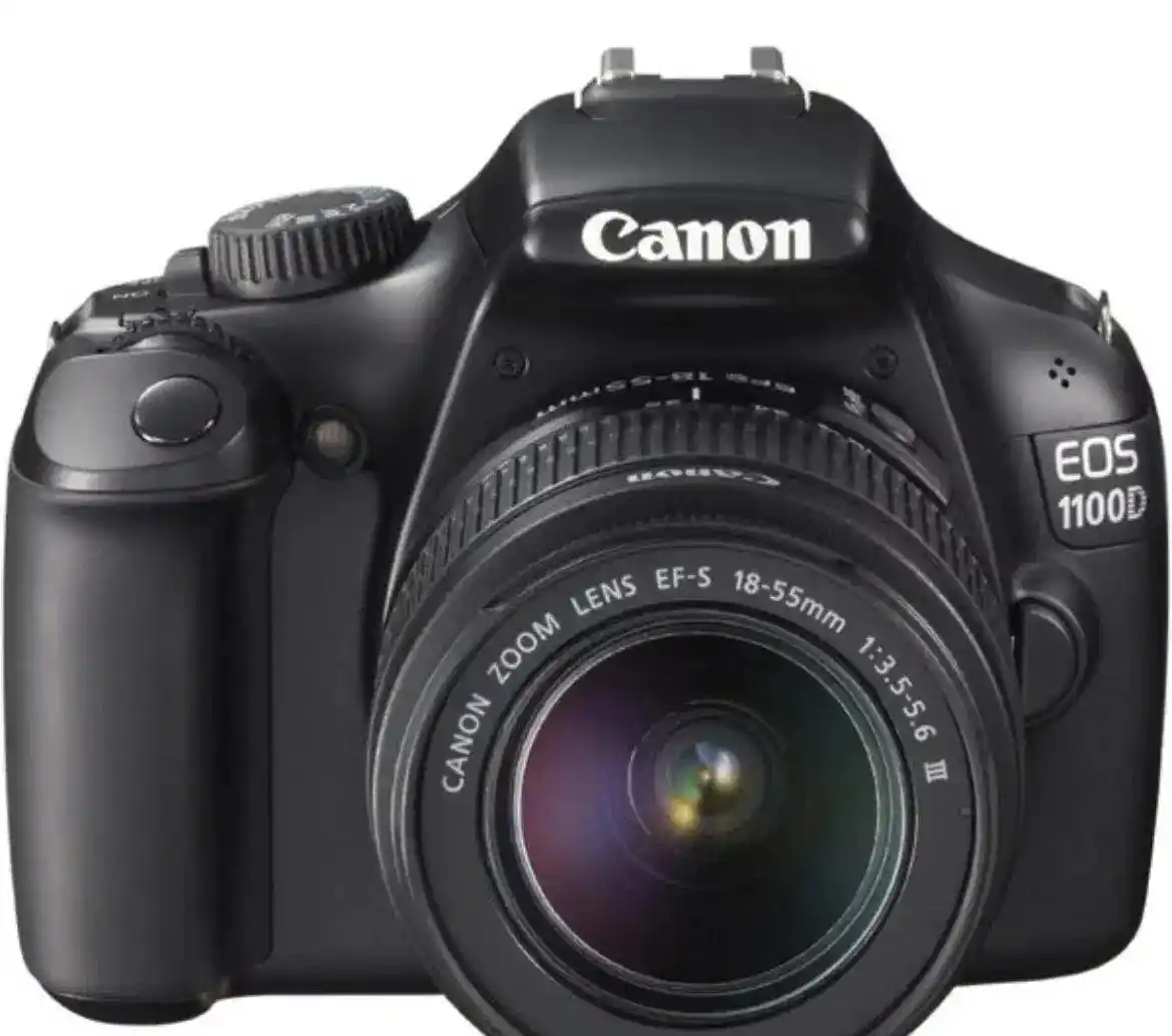 دوربین کانن ۱۱۰۰ D دست دو