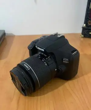 دوربین canon2000D دست دوم