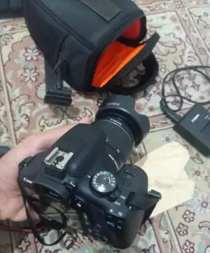 دوربین canon2000D دست دوم