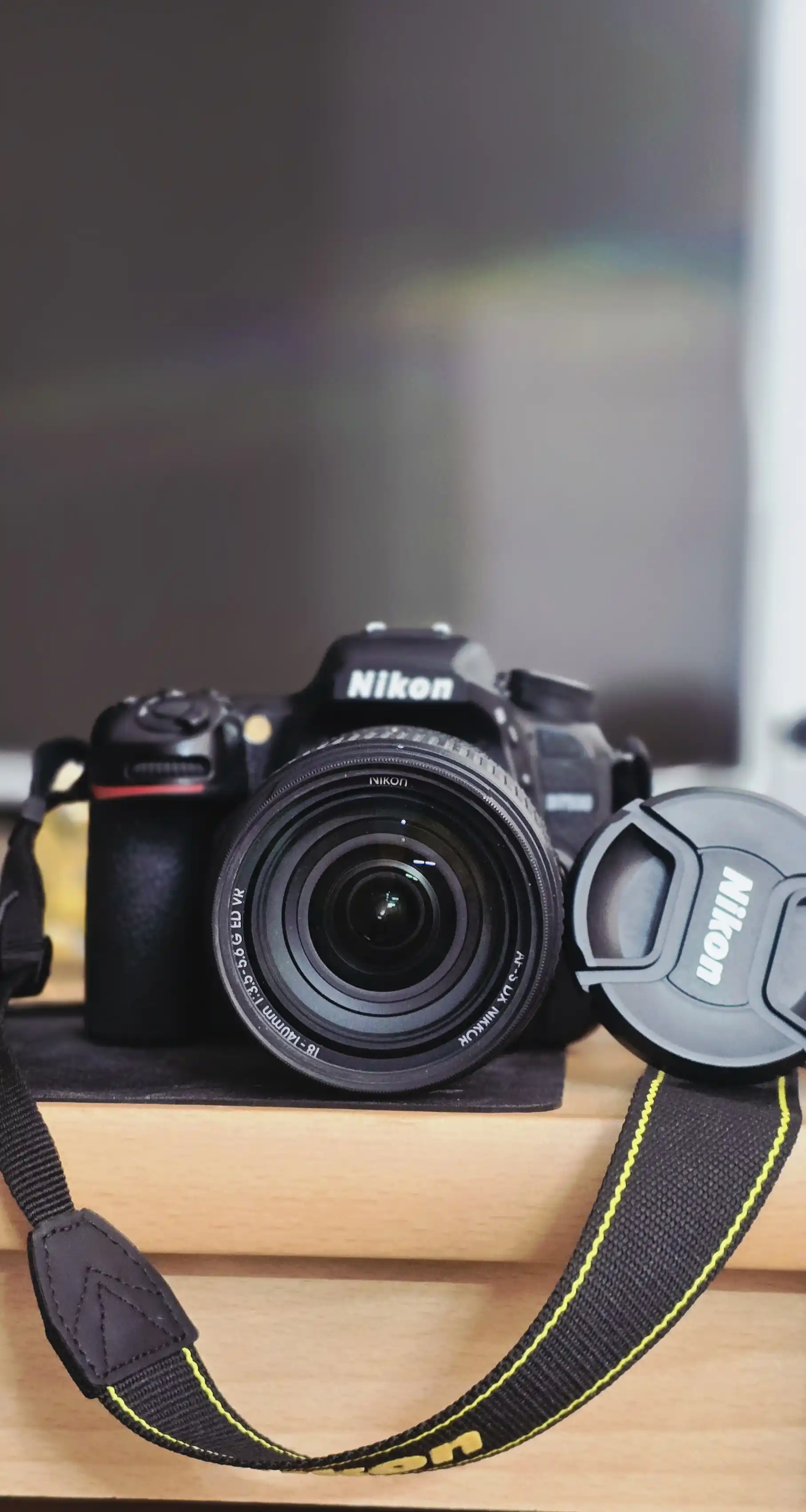 دوربین نیکون D7500 دست دو