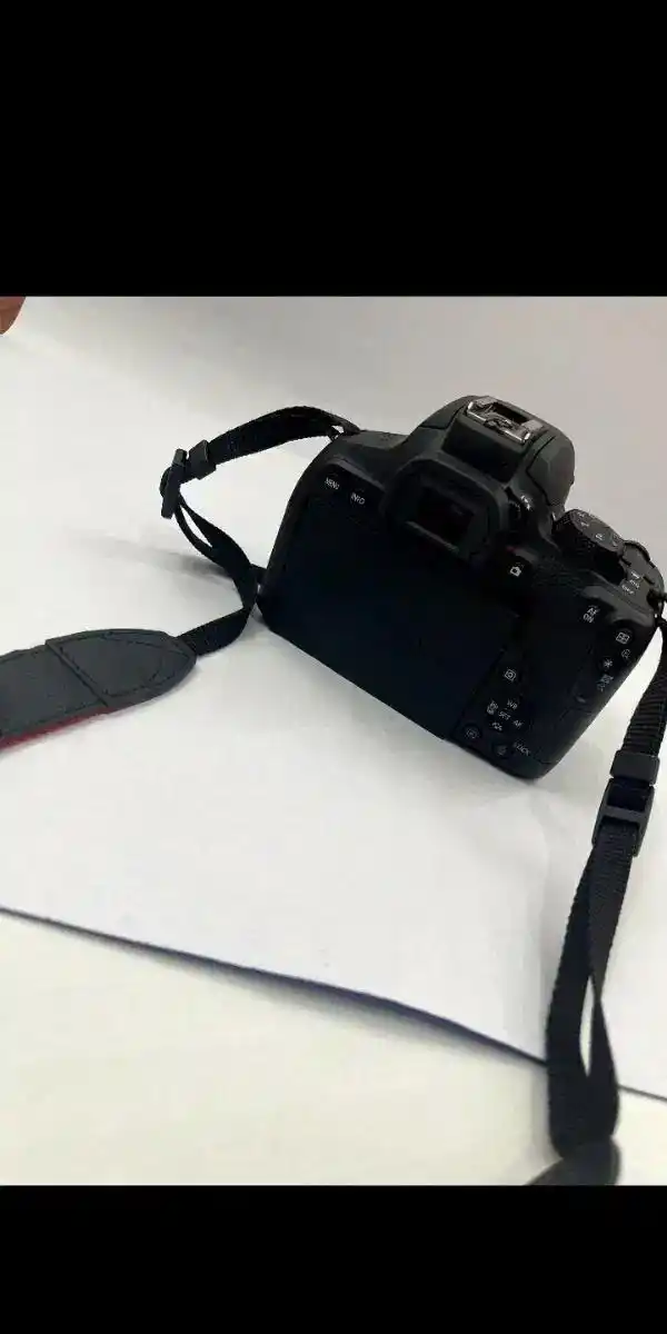 دوربین 850D  Canon به همراه لنز50mm دست دو