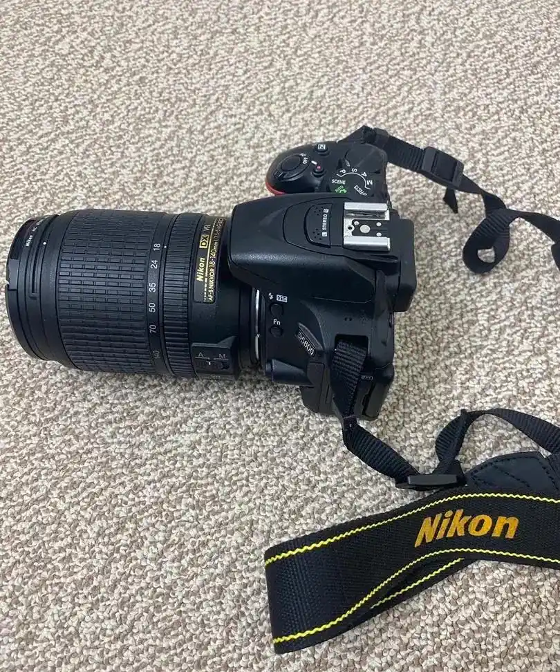 دوربین عکاسی نیکون D5600 دست دو