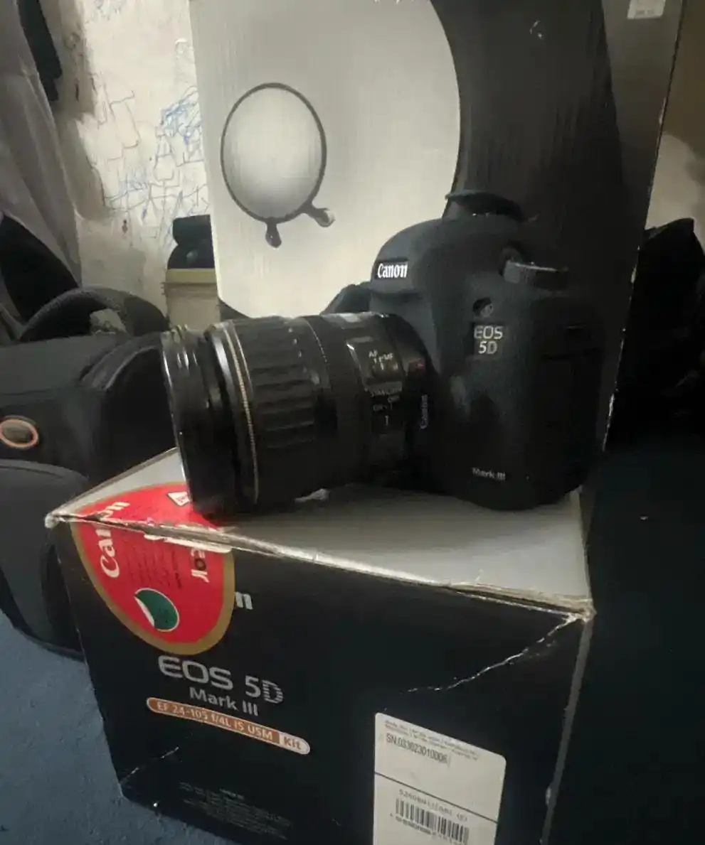 دوربین کنان canon 5d mark3 با لنز 28*135 درحد دست دو